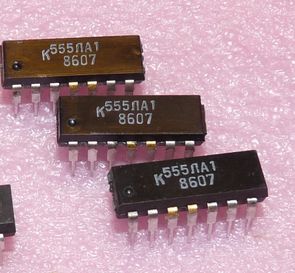 K 555 ЛA 1 (DL 020) 2 NAND mit je 4 Eing